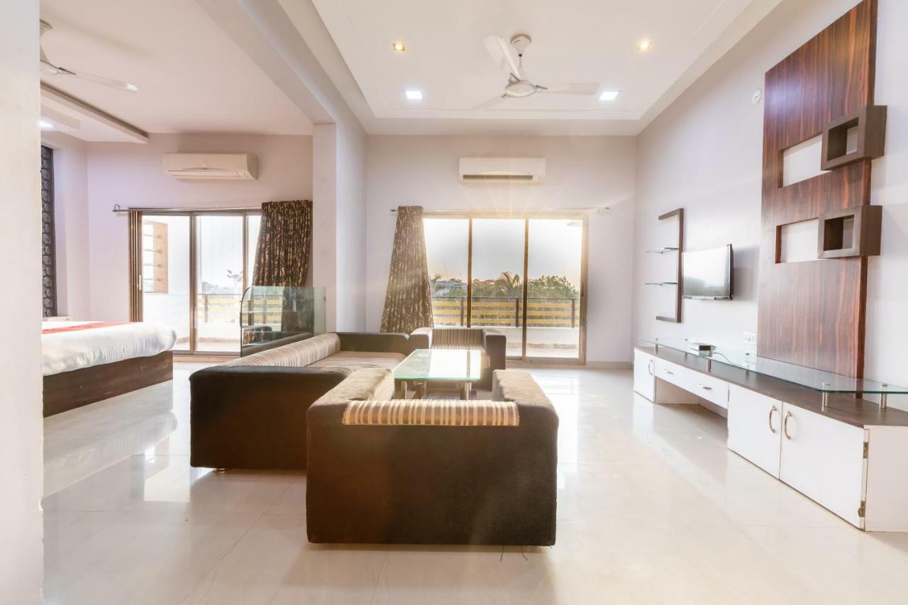 Oyo 42910 Hotel Rudra Palace Ratlam Номер фото