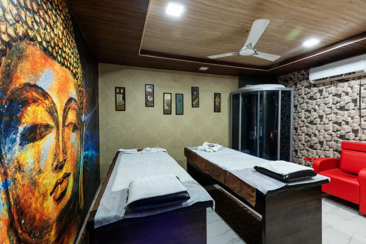 Oyo 42910 Hotel Rudra Palace Ratlam Экстерьер фото