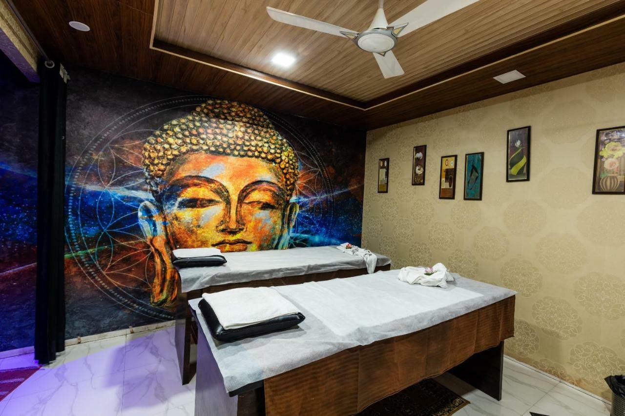 Oyo 42910 Hotel Rudra Palace Ratlam Экстерьер фото
