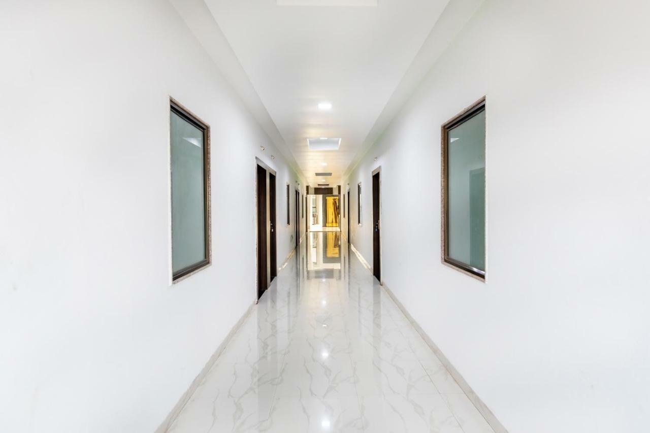 Oyo 42910 Hotel Rudra Palace Ratlam Экстерьер фото