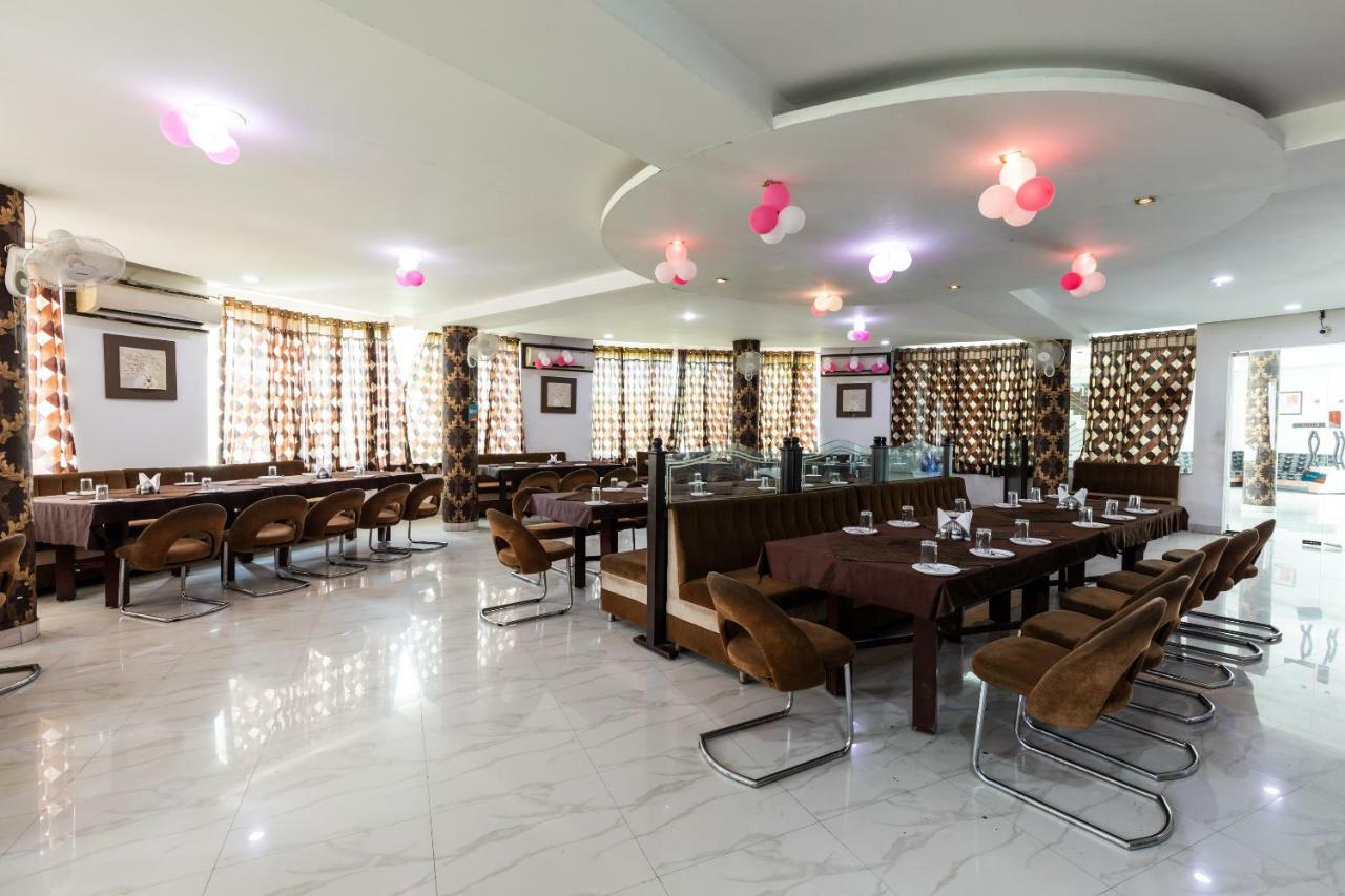 Oyo 42910 Hotel Rudra Palace Ratlam Экстерьер фото