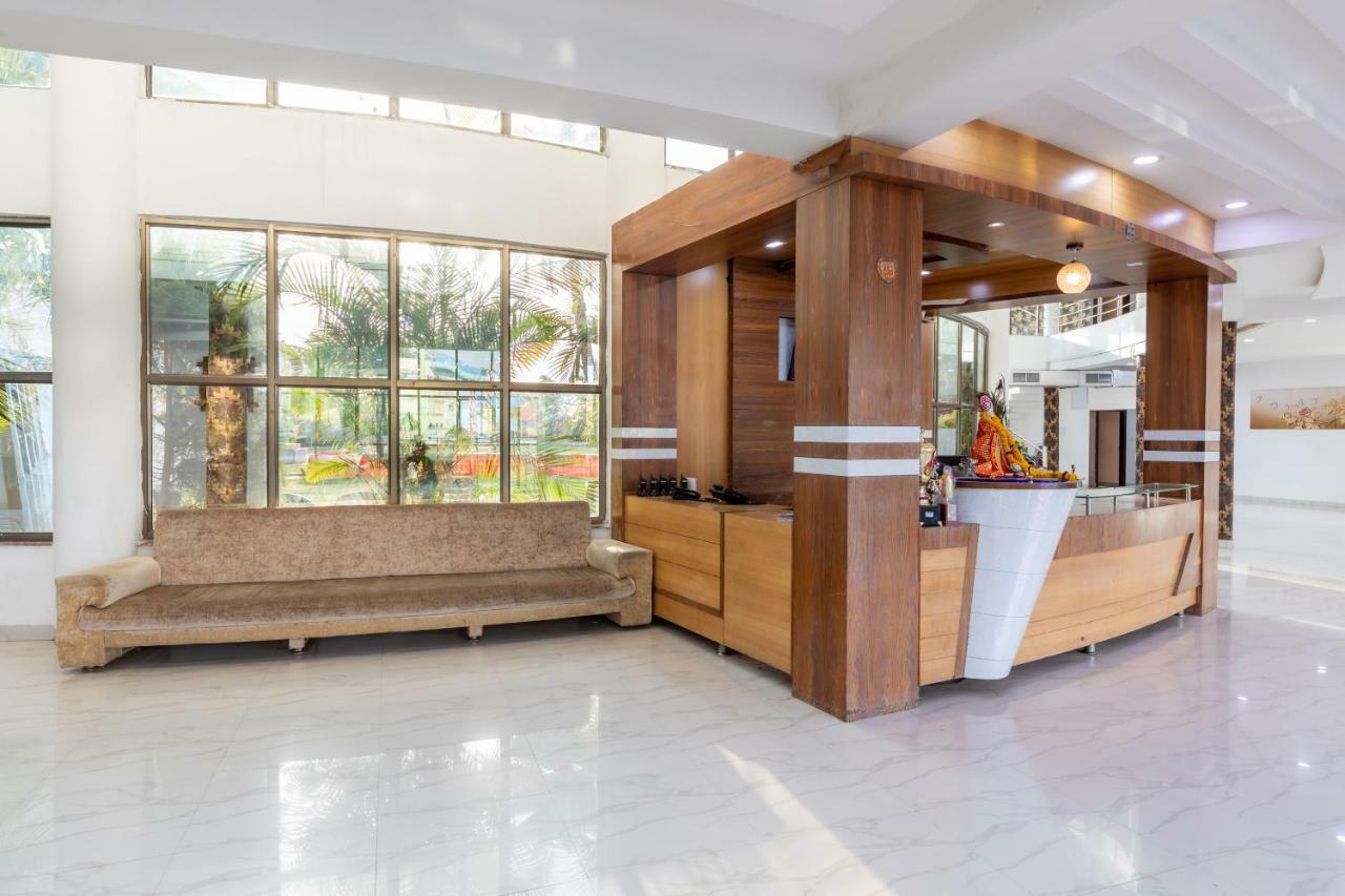 Oyo 42910 Hotel Rudra Palace Ratlam Экстерьер фото