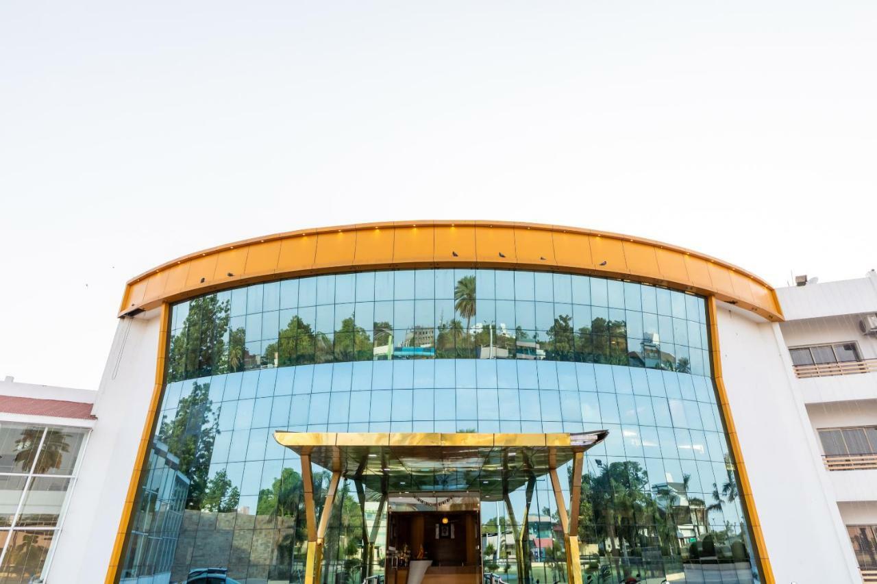 Oyo 42910 Hotel Rudra Palace Ratlam Экстерьер фото
