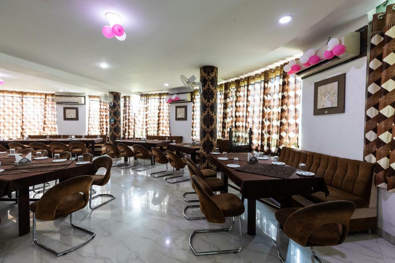 Oyo 42910 Hotel Rudra Palace Ratlam Экстерьер фото