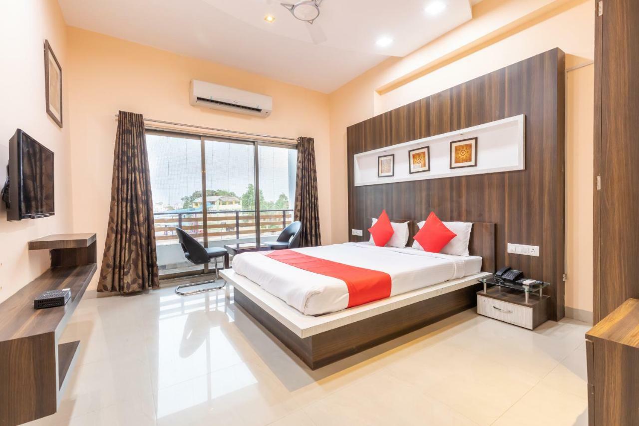 Oyo 42910 Hotel Rudra Palace Ratlam Экстерьер фото