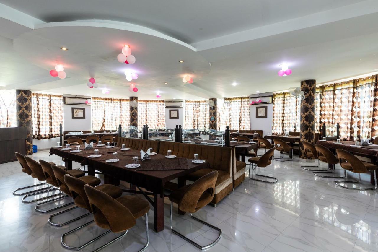 Oyo 42910 Hotel Rudra Palace Ratlam Экстерьер фото