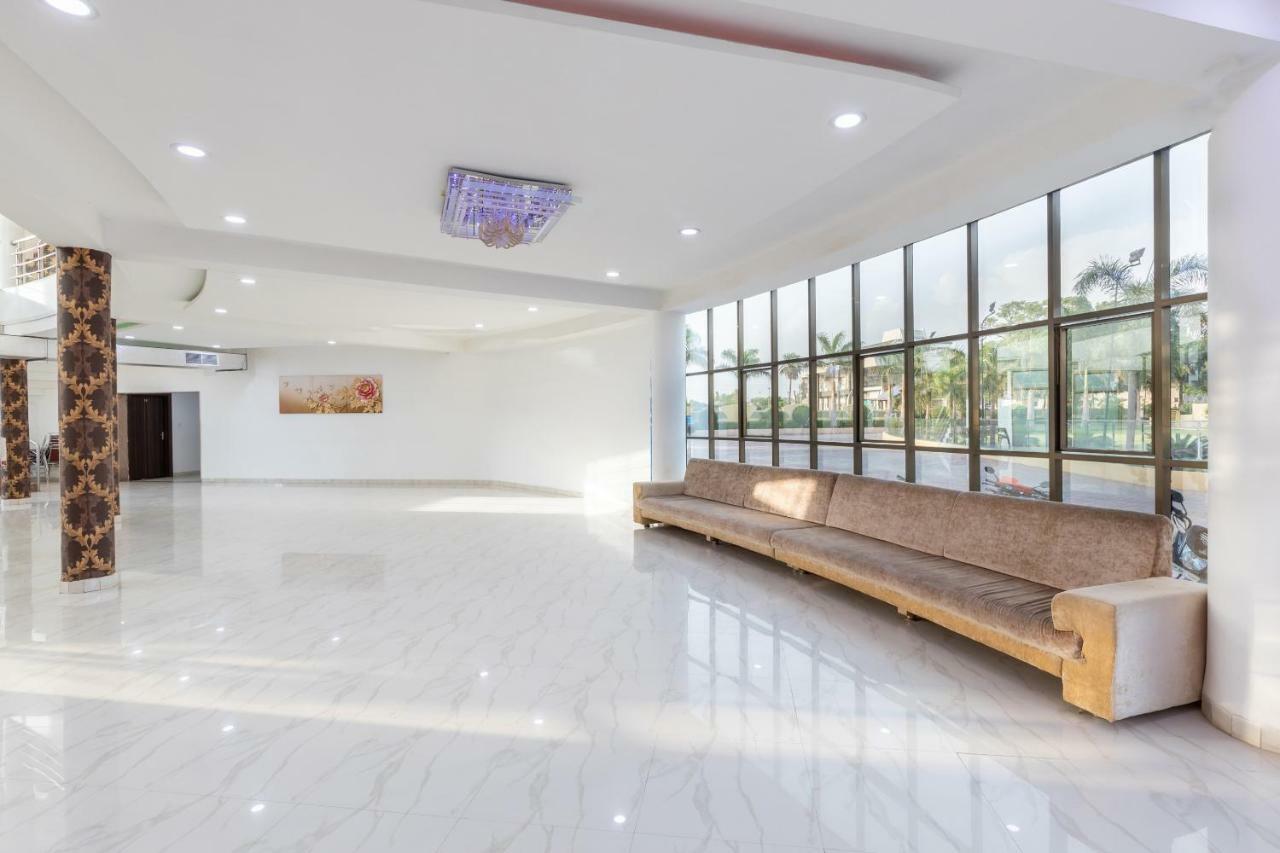Oyo 42910 Hotel Rudra Palace Ratlam Экстерьер фото