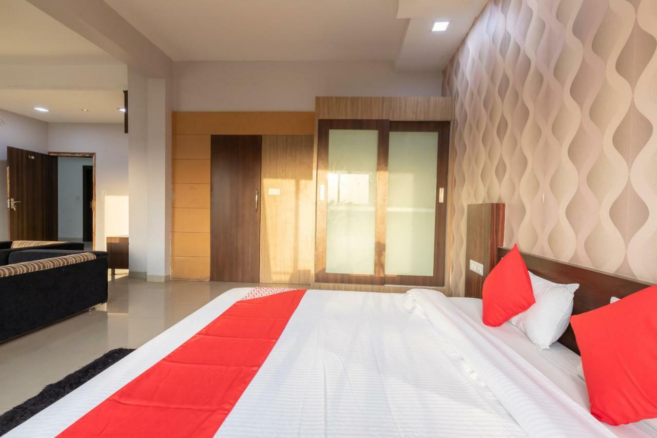 Oyo 42910 Hotel Rudra Palace Ratlam Экстерьер фото