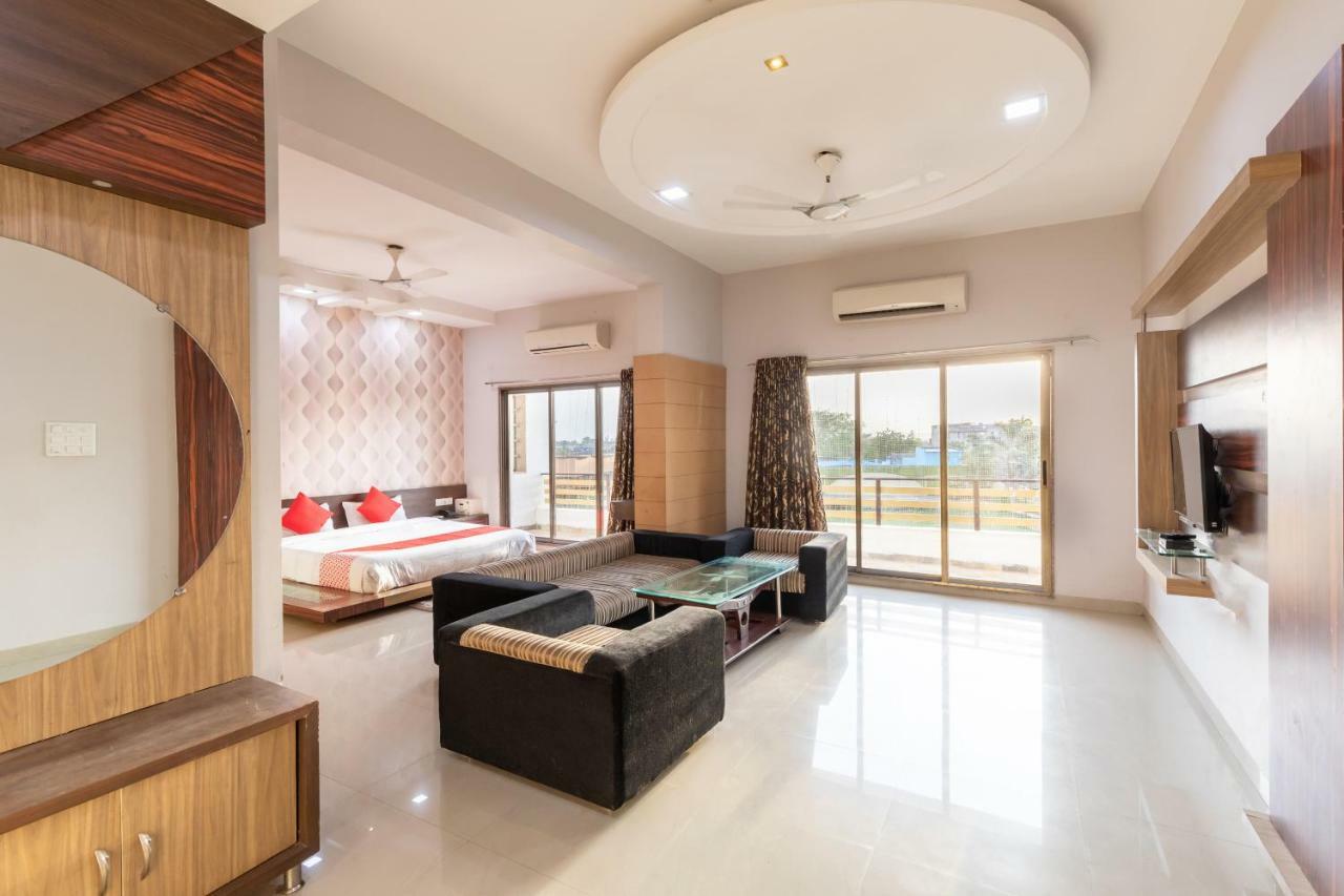 Oyo 42910 Hotel Rudra Palace Ratlam Экстерьер фото